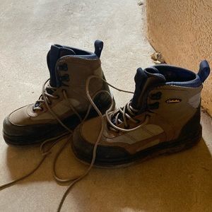 Cabela’s women’s Ultralight II Felt Wading boots, size 8 (nearly new!)